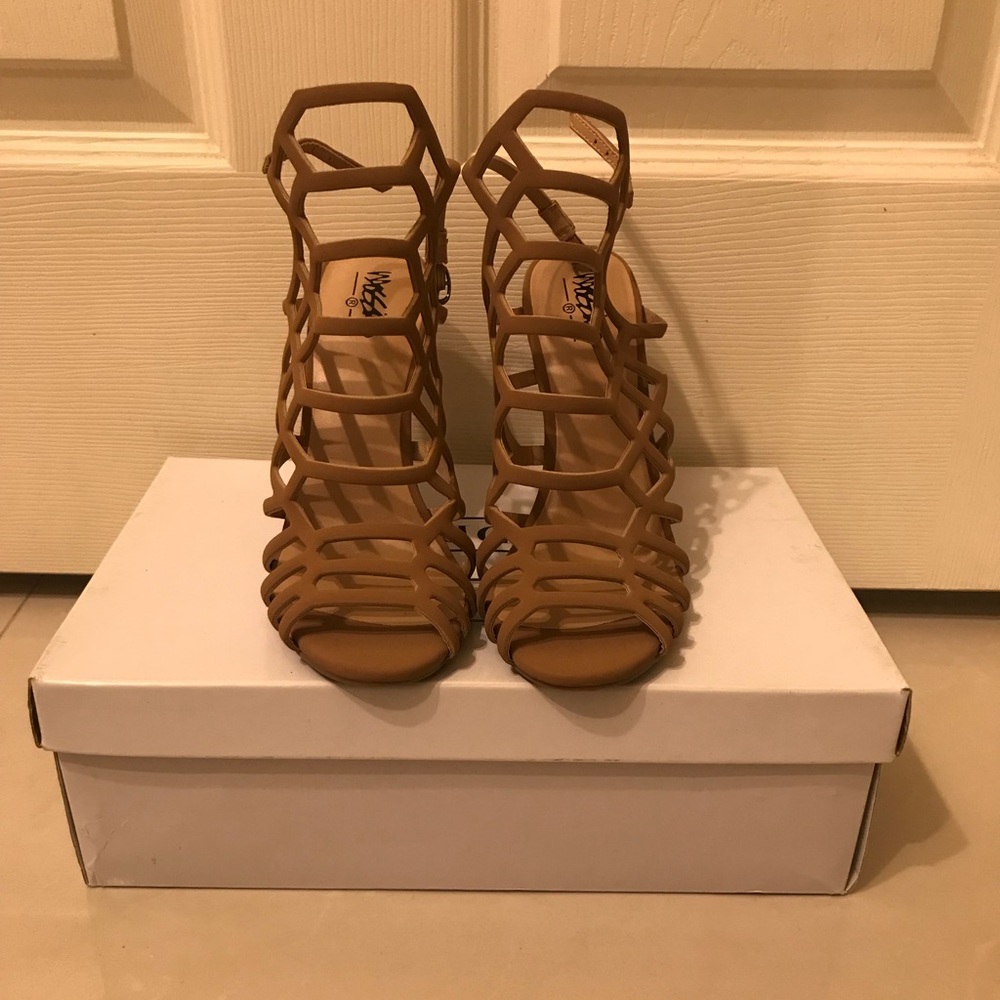 Mossimo cage heeled sandal size 6